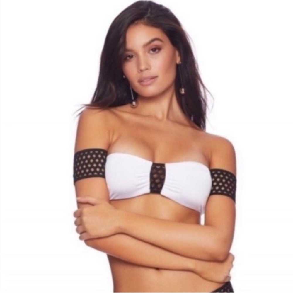 BEACH BUNNY × REVOLVE
SEXY BIKINI TOP WOMEN
SWIM NWT XL